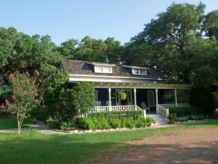 Spacious Texas Farmhouse Getaway with Full Kitchen - Image 1