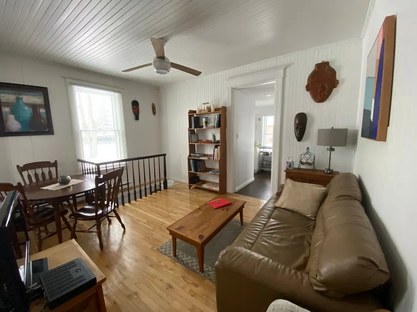 Charming place with parking in Terrebonne - Image 1