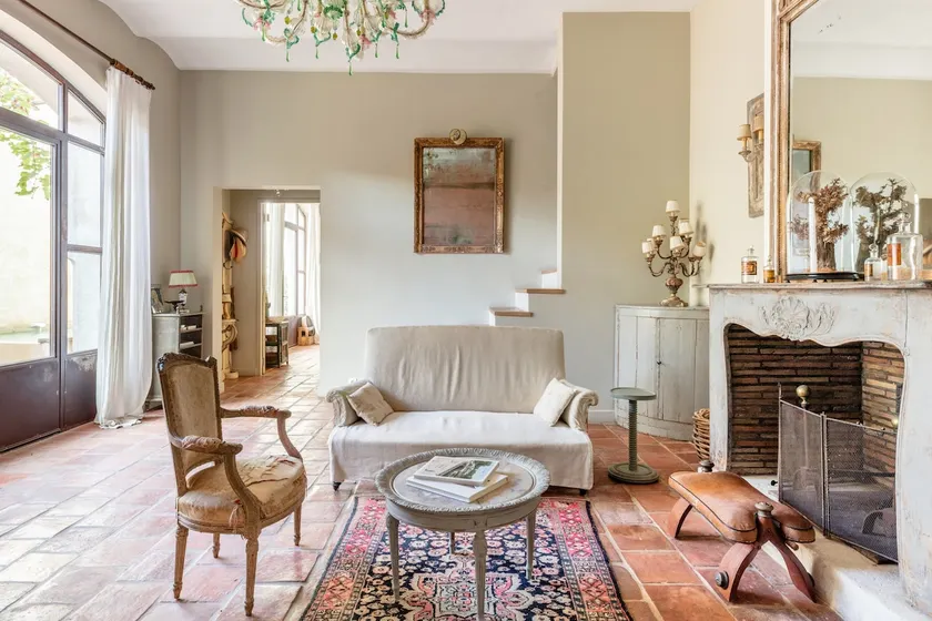 Beautiful home with old-world charm - Image 1
