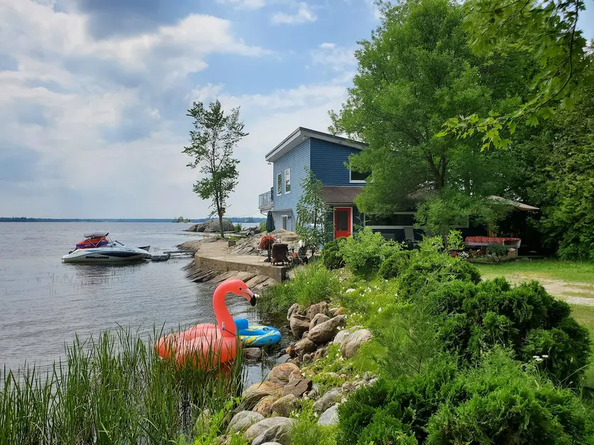 ZuKaLand Lakehouse + Cedar SPA & Rooftop Terrace - Image 1