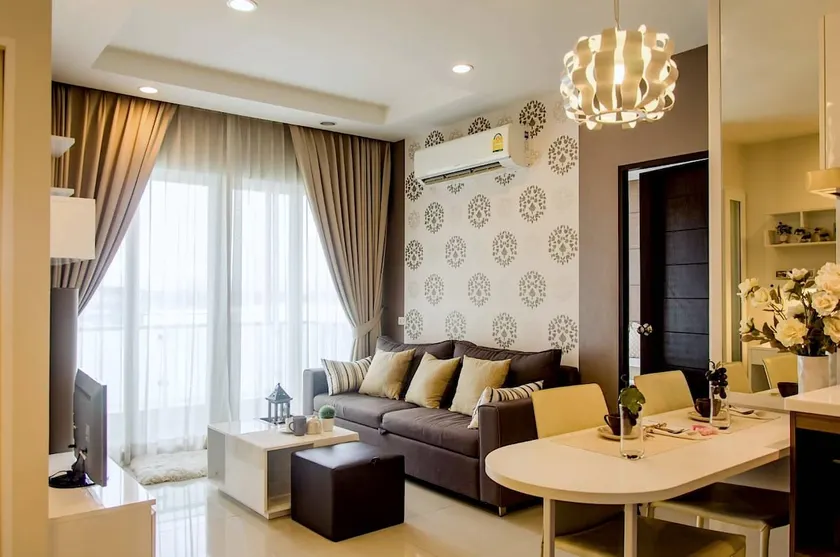 Elegant and Luxurious 1 BR (Fa Ham/Ruamchok) - Image 1