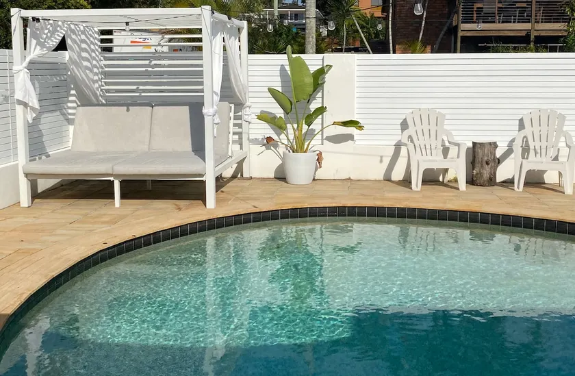 600m walk to Beach, Family Entertainer, Aircon, Pool + Pizza oven - Image 1