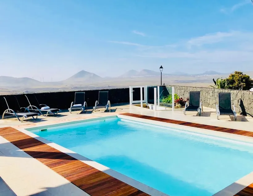 Luxueuse villa avec piscine privée, grandes terrasses, barbecue et vue à débordement - Image 1