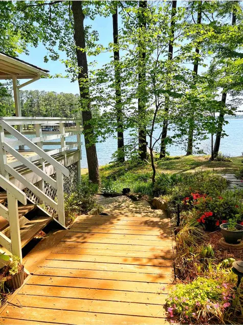 Lakefront Paradise with Spectacular Views - Image 1
