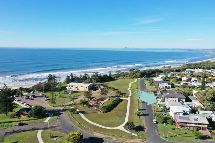 SWELL @ Old Bar Beach - Image 1