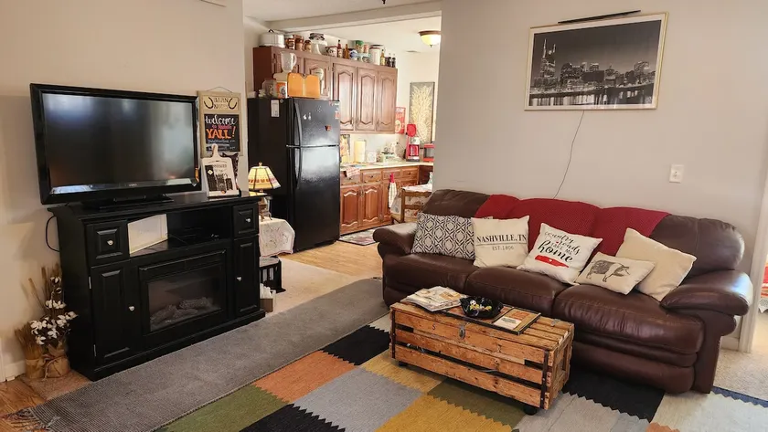 The Southern Suite- (12 miles to Broadway) - Image 1