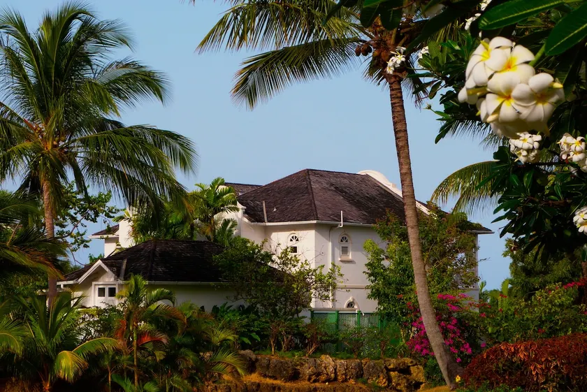 Sea-view Home with Padel, Gym, Tennis, Pools etc - Image 1