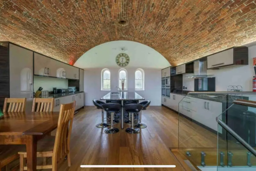 3 bedroom home in unique Grade I listed fort. - Image 1