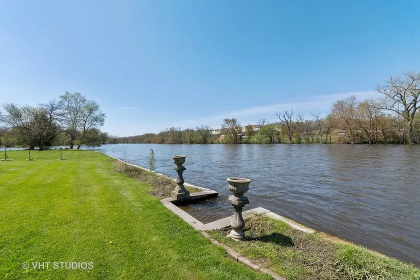 Riverfront rental - Image 1