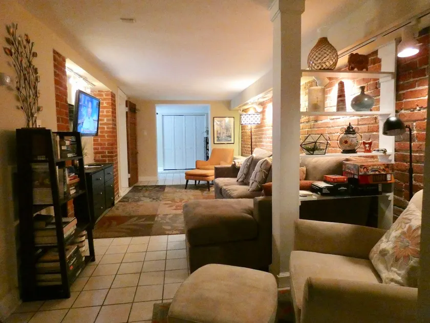 Cozy chic apartment in lovely Mt. Pleasant - Image 1