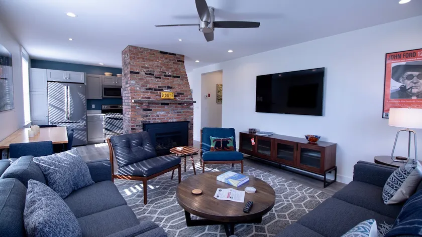 Luxury Coastal Maine Apartment 1st Floor - Image 1