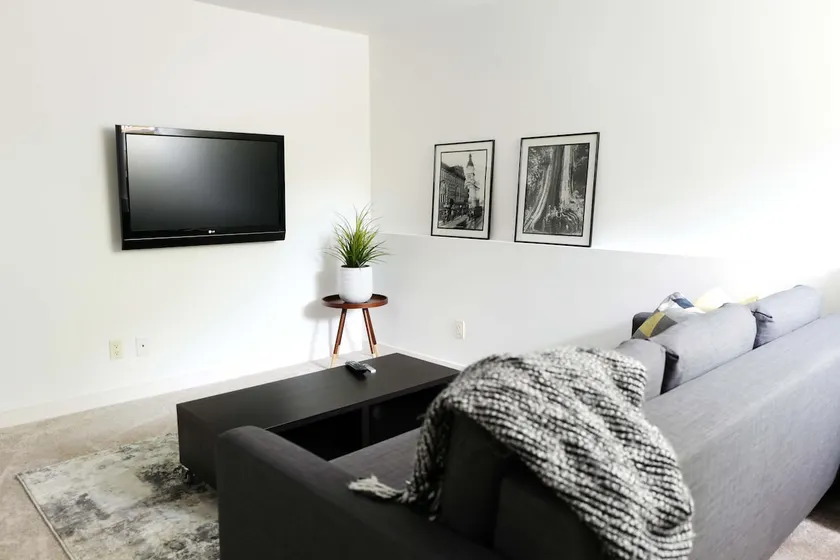 Kitsilano Comfort - Quiet and Spacious 1 bedroom - Image 1