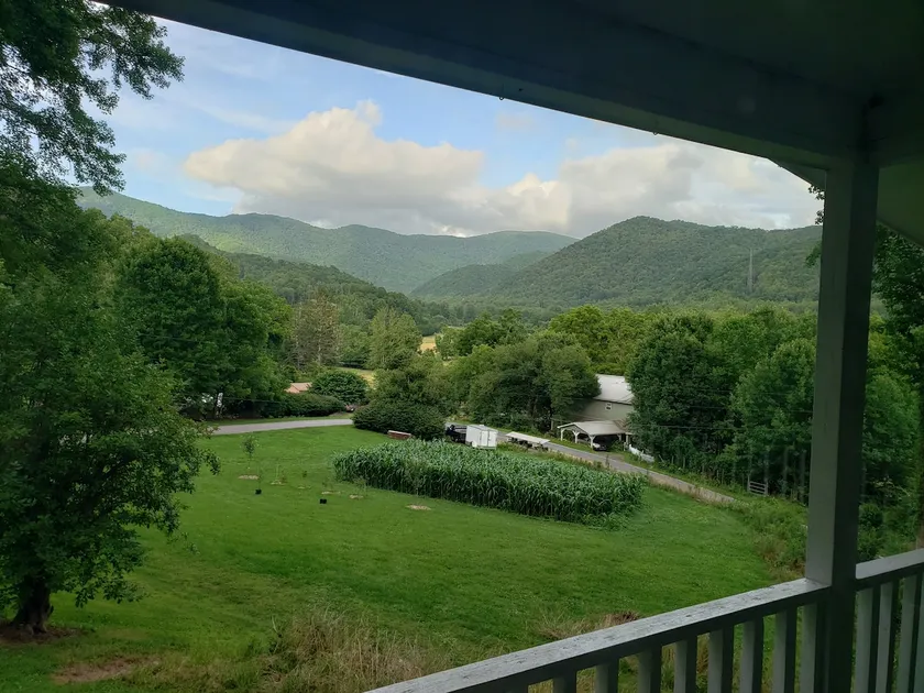 Mill Creek Cottage, great view 0 cleaning fee - Image 1