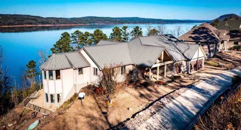 Gorgeous Views Spacious Lakefront Multifamily Fun  - Image 1