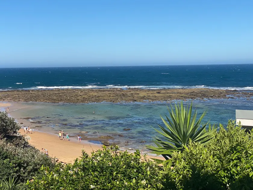 Beach bungalow on the ocean. - Image 1