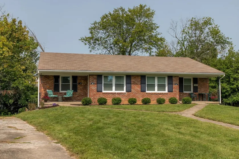 Greenbriar Rd. Top Of the court-Spacious 2 bedroom - Image 1