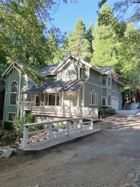 The Luxurious Modern Lake Arrowhead House. - Image 1
