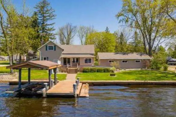 Lana's Lodge - Image 1