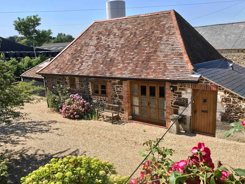 Beautiful, secluded, country cottage near to beach - Image 1