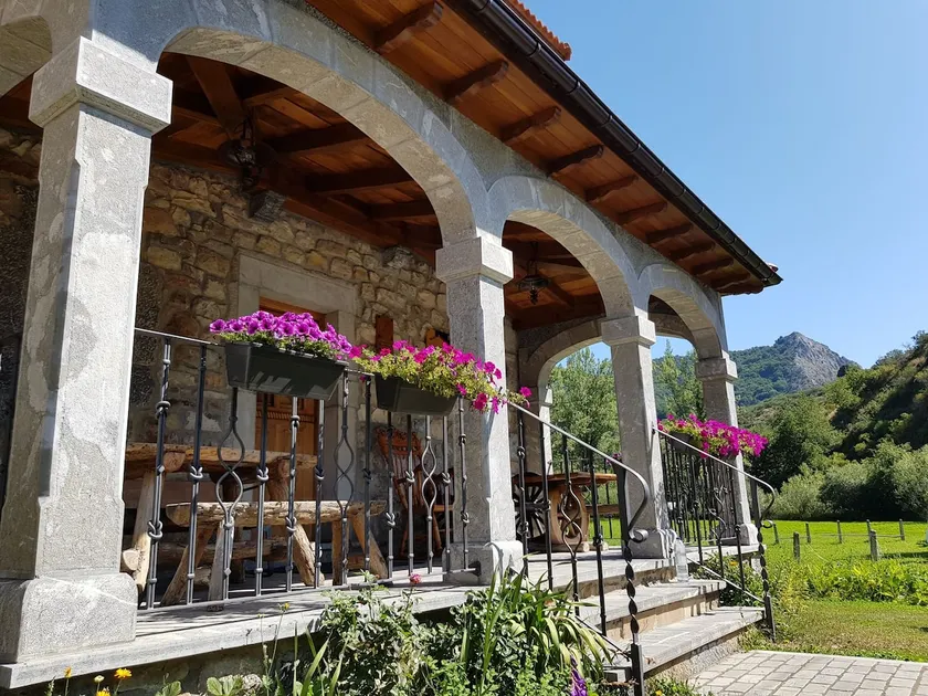 Great country house in the mountains of Leon. - Image 1