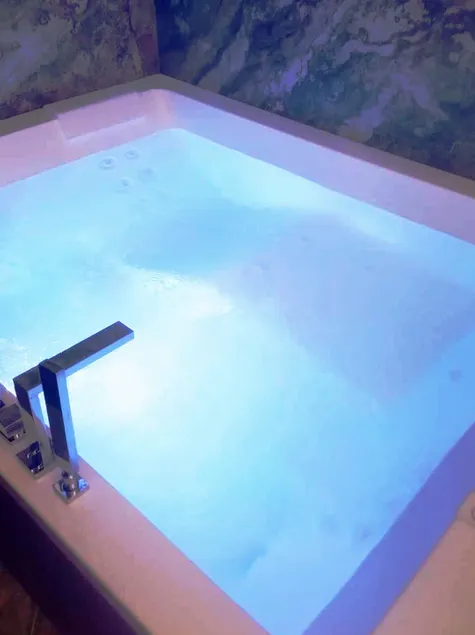 Accommodation With Lake View With Jacuzzi - Image 1