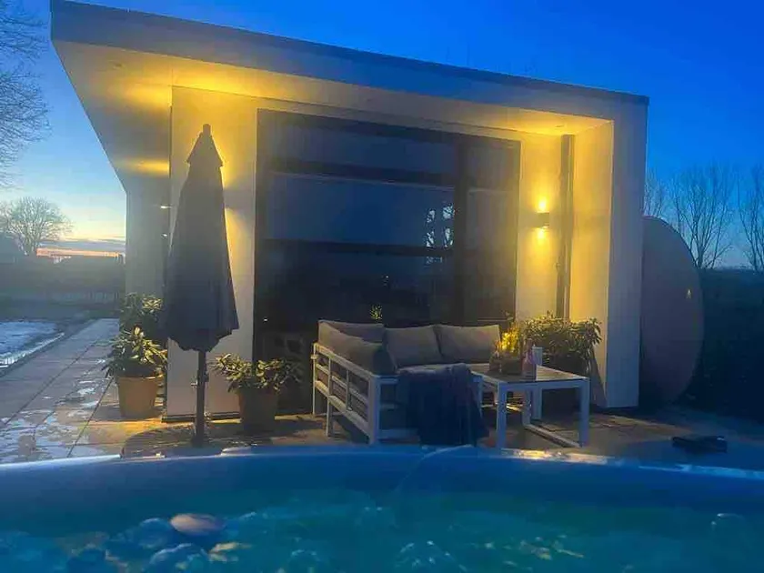 Luxury harbor view chalet with hot tub - Image 1