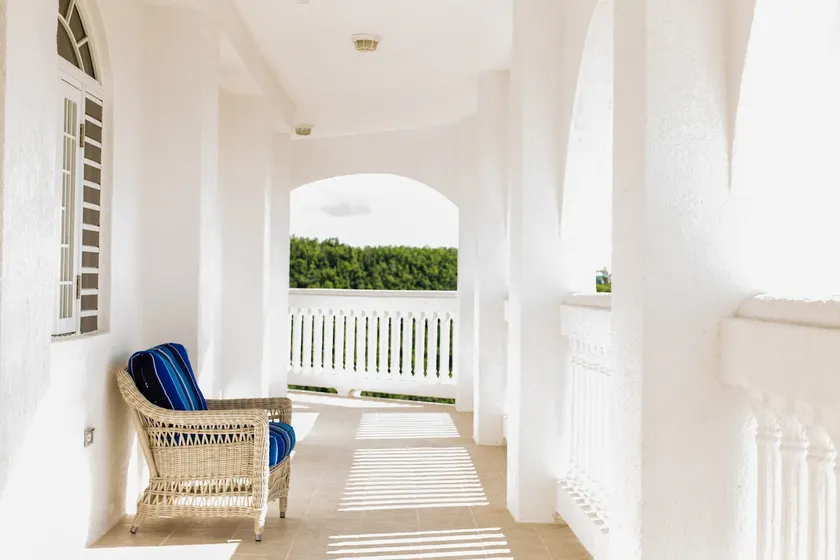 Hillside Hideaway- Island Castle Saltwater Pool - Image 1