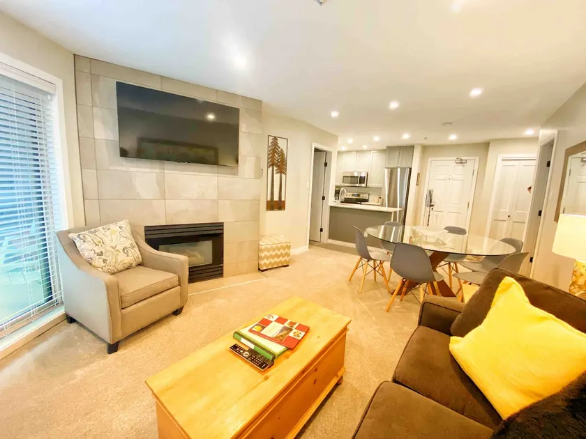 2B Ski-In&Out⛷Hot Tub⬬Heated Pool⬬BBQ⬬Netflix⬬Deck - Image 1