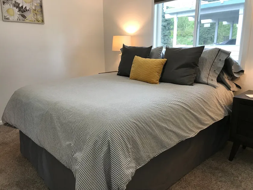 Ground Floor End Unit in Midtown Anchorage - Image 1