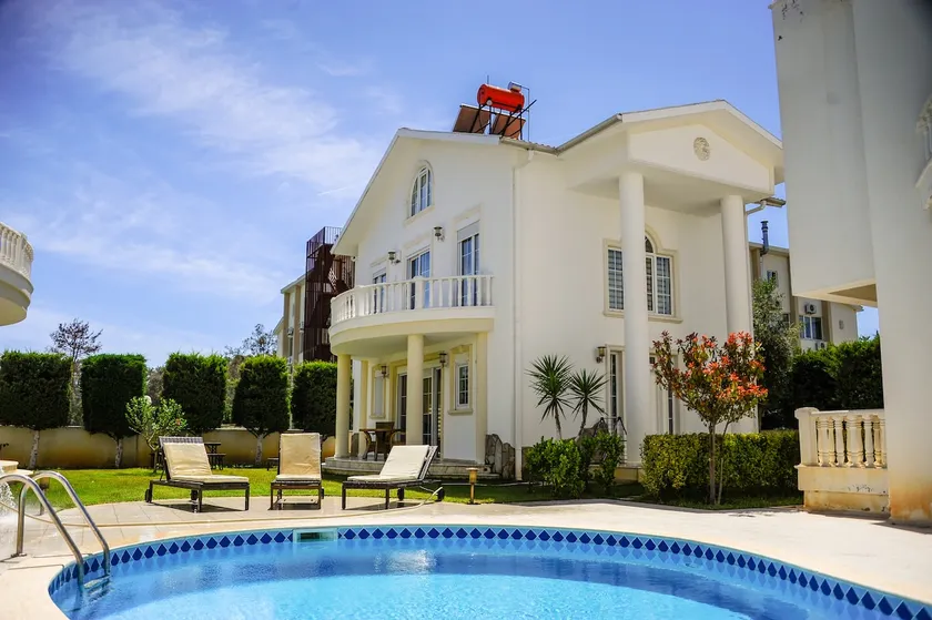Luxury Villa With Communal Pool Close To The Sea - Image 1