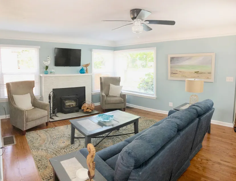 1941 Craftsman in Salem w/ Private Backyard Patio - Image 1