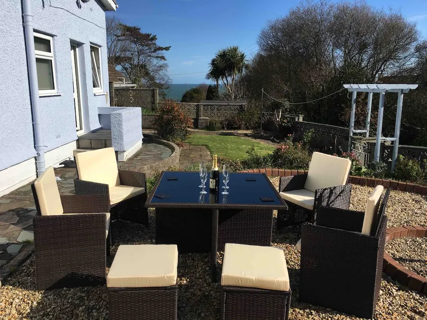 Benllech Sea View bungalow, Dog Friendly sleeps 6 - Image 1
