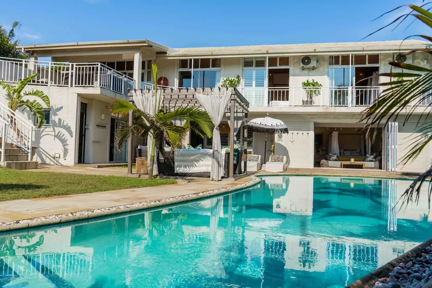 Baron Beach House, Pool, Jacuzzi, Beach 16 pax - Image 1