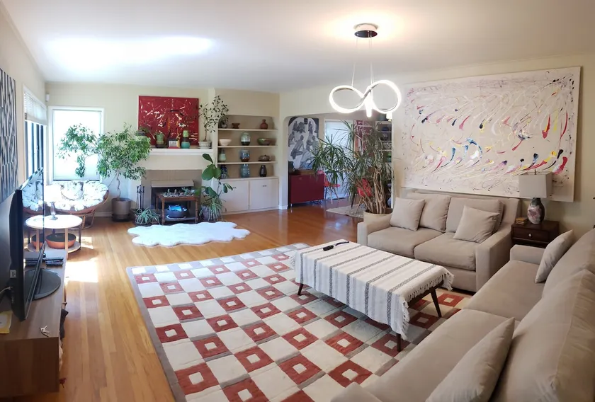 Art filled Vallejo family home - Image 1