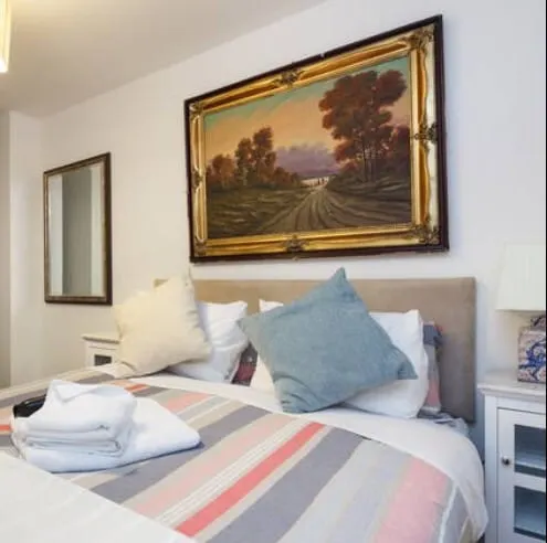 Arty stay *Best Location* with a touch of ART - Image 1