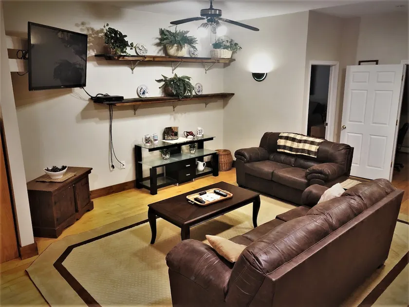 Charming Country Setting - Image 1