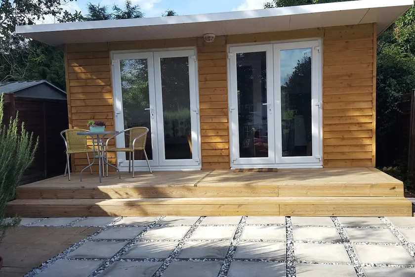 Centrally located St Albans Garden Cottage - Image 1