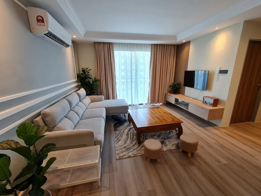 Lovely 1878 Apartment 3-bedrooms with free parking - Image 1