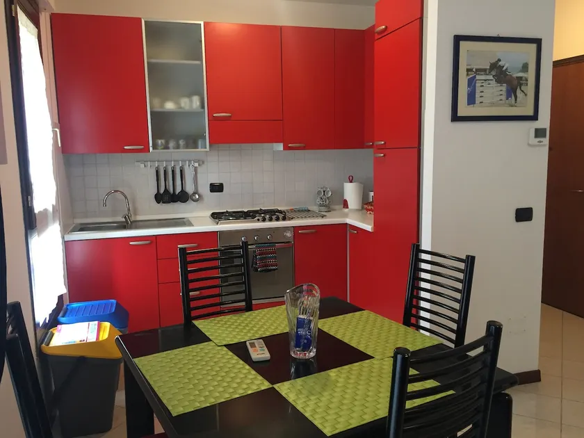 Two-room downtown apartment with parking - Image 1