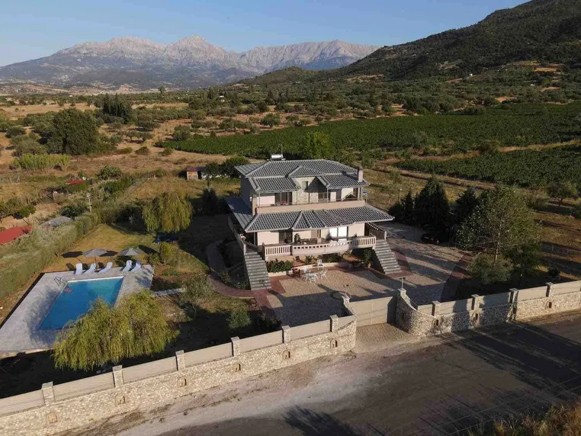 VILLA IN NATURE - Image 1