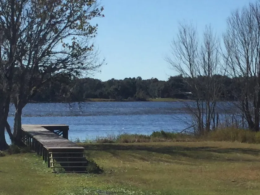 Florida Lakefront Getaway - Image 1
