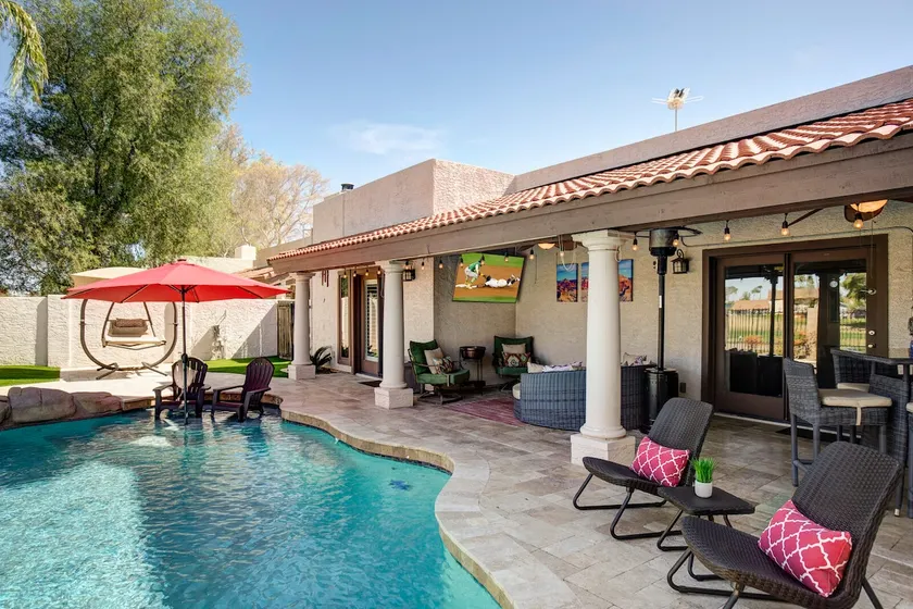 Quiet Desert Oasis on Golf Course w/ Heated Pool - Image 1