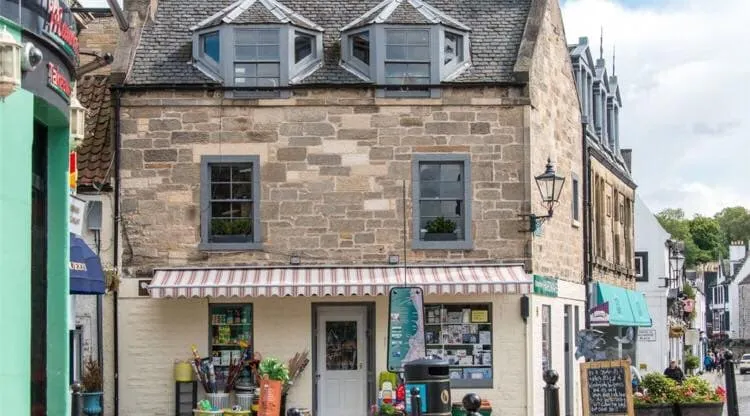 Seaside Maisonette in Popular Tourist Town - Image 1