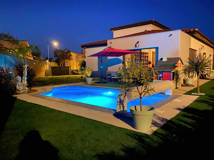 Contemporary villa with pool 5 min from the beaches - Image 1