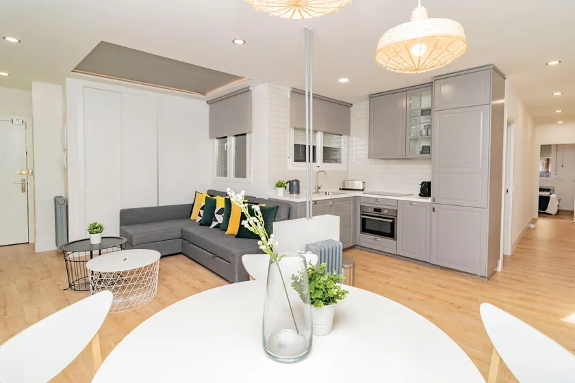Centrally located apartment in Palacio Real and Madrid Río - Image 1