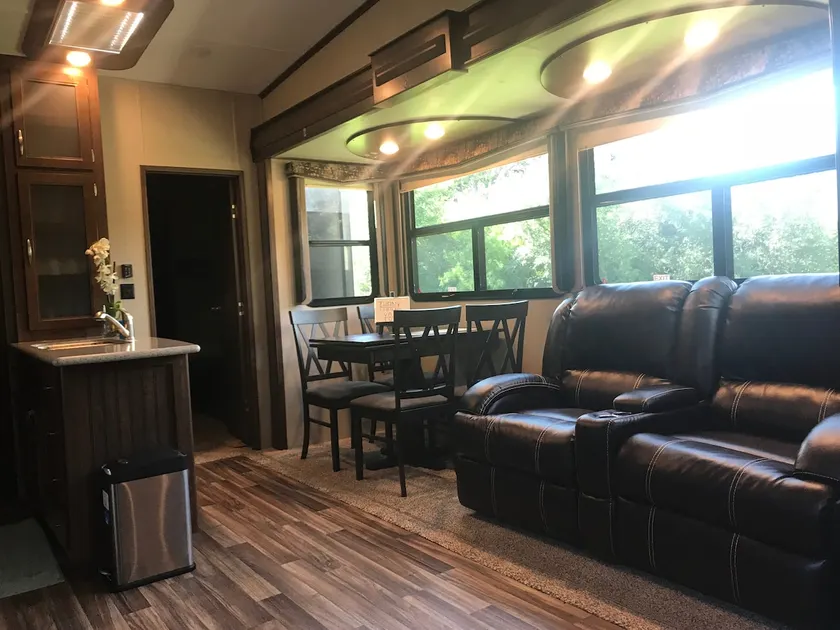 Glamping In Gruene - Image 1
