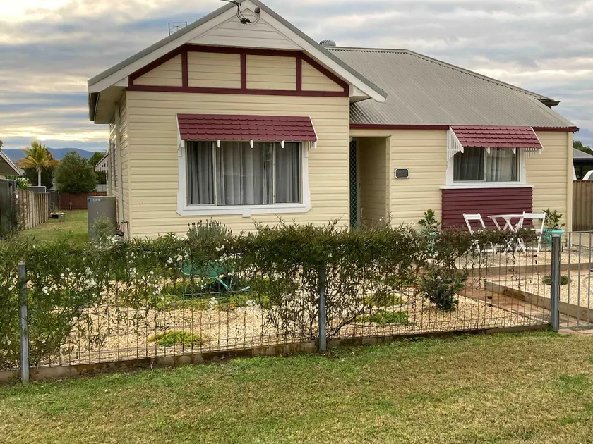 Cosy Cottage in Cessnock - Image 1