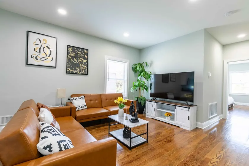 #1 🗽Massive 3BR 2BT+2🅿️ KingBd near NYC&Am.Dream - Image 1