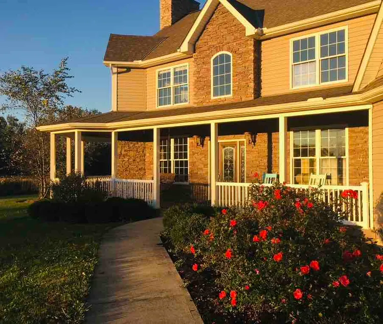 Private 20 Acres|Pets| Hot Tub + Sauna Sleeps 11 - Image 1