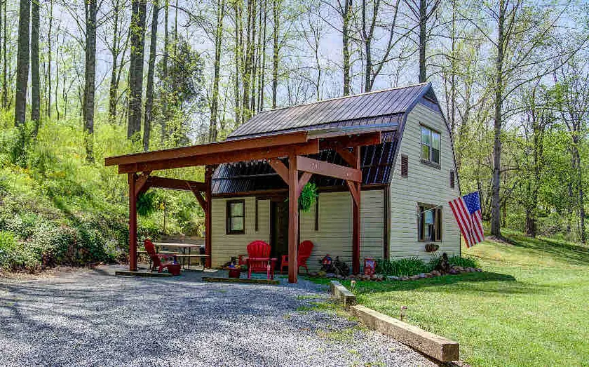 Peaceful Riverfront Cabin w/ Loft - Image 1